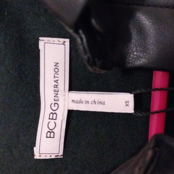 Bcbg faux leather top inside soft lined color black xs size never worn . - Picture 3 of 7